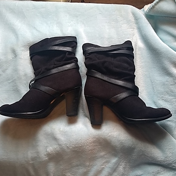 Women's size 6 ankle boot - Picture 2 of 2